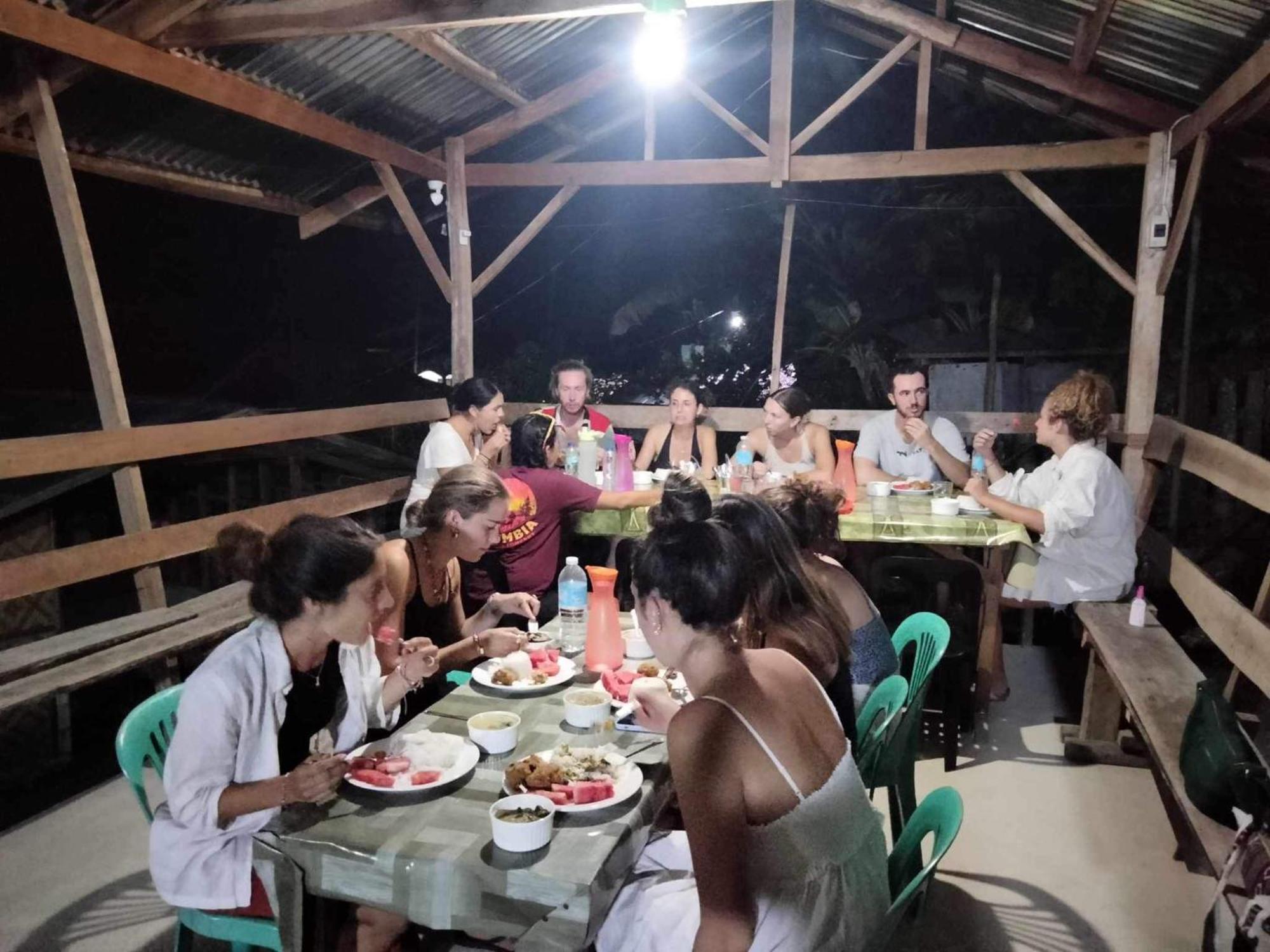 Roca'S Homestay Backpackers Chalet Batuan المظهر الخارجي الصورة
